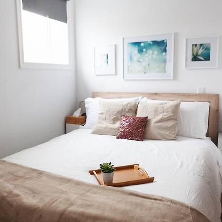 Large Upstairs Flat In Downtown Century Building Apartment Belleville Luaran gambar