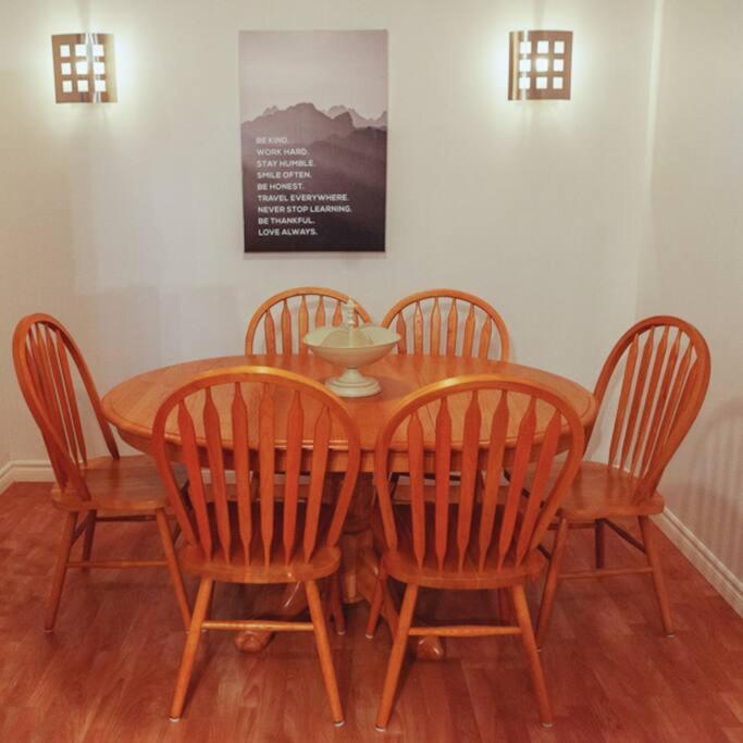 Large Upstairs Flat In Downtown Century Building Apartment Belleville Luaran gambar