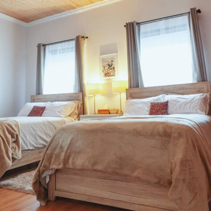 Large Upstairs Flat In Downtown Century Building Apartment Belleville Luaran gambar