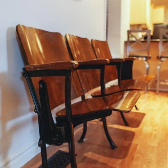 Large Upstairs Flat In Downtown Century Building Apartment Belleville Luaran gambar
