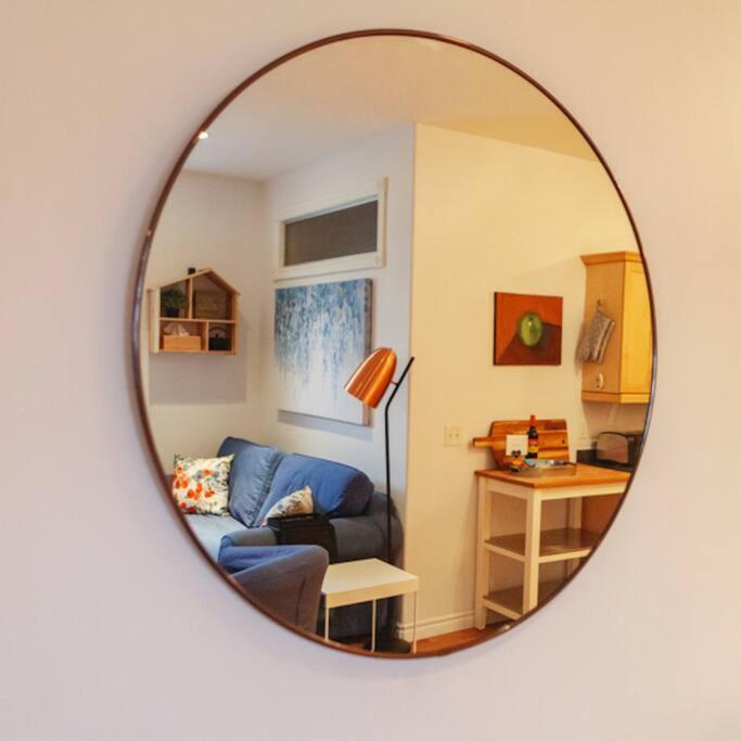 Large Upstairs Flat In Downtown Century Building Apartment Belleville Luaran gambar