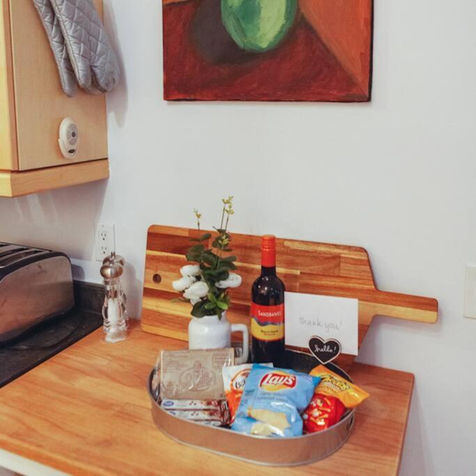 Large Upstairs Flat In Downtown Century Building Apartment Belleville Luaran gambar