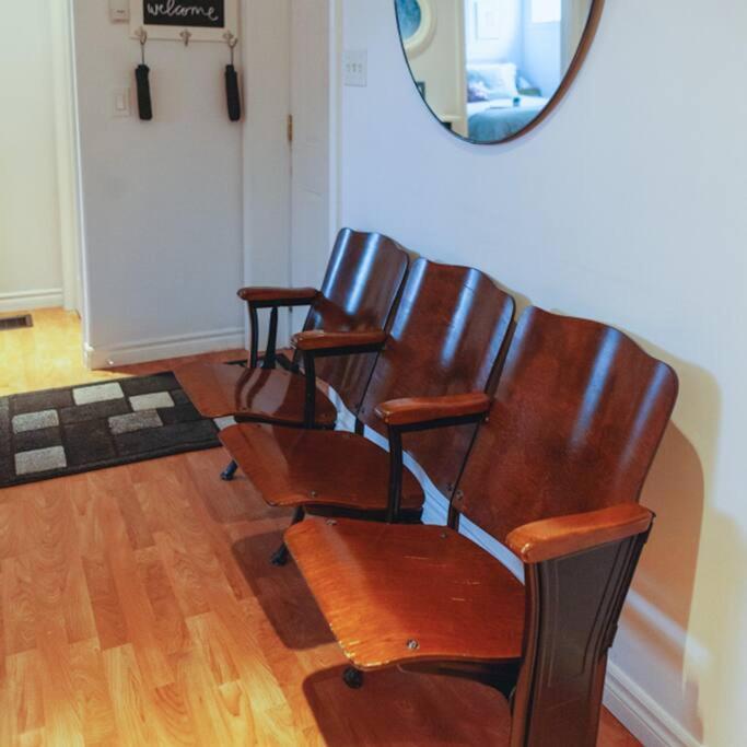 Large Upstairs Flat In Downtown Century Building Apartment Belleville Luaran gambar