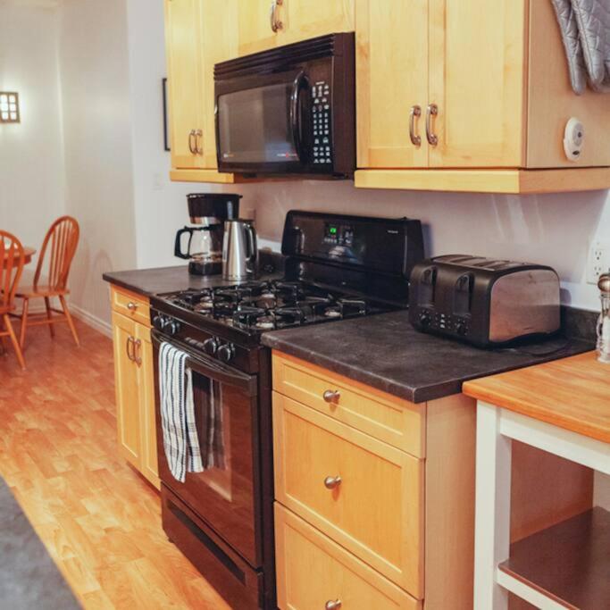 Large Upstairs Flat In Downtown Century Building Apartment Belleville Luaran gambar