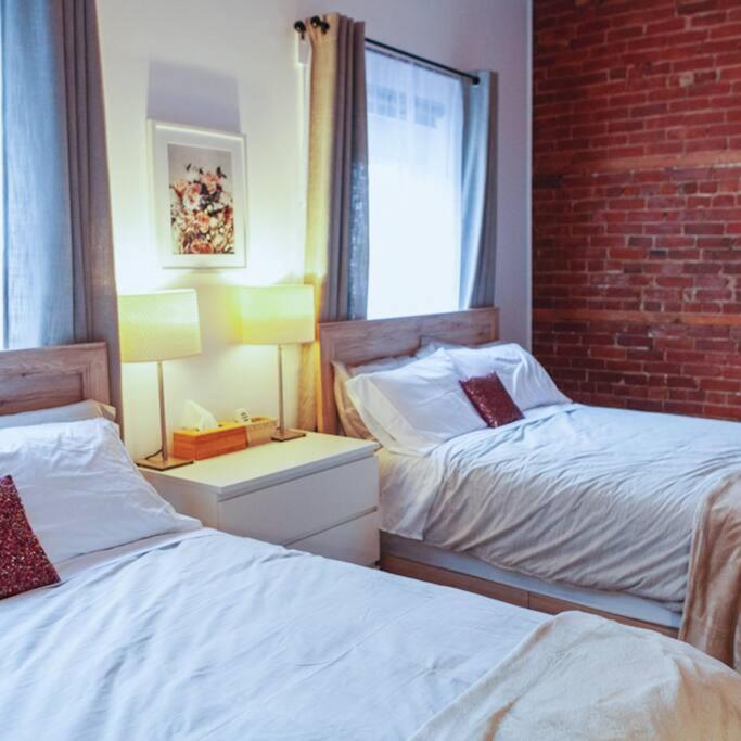 Large Upstairs Flat In Downtown Century Building Apartment Belleville Luaran gambar