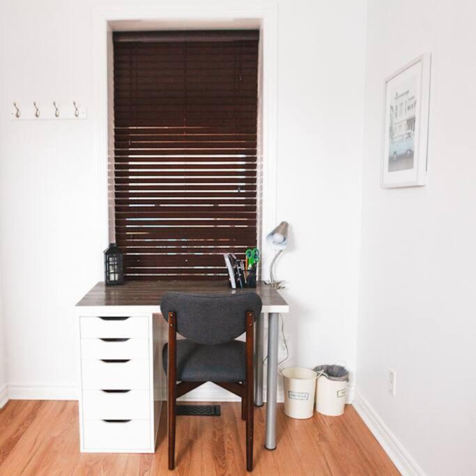 Large Upstairs Flat In Downtown Century Building Apartment Belleville Luaran gambar